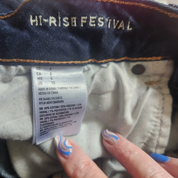 American Eagle Womens Distressed Denim Shorts With Peekaboo Pocket Liner - Size6 - Picture 12 of 13